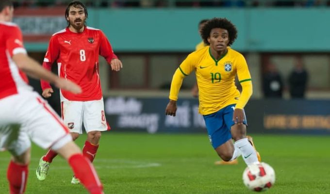 Willian playing for Brazil against Austria in 2014